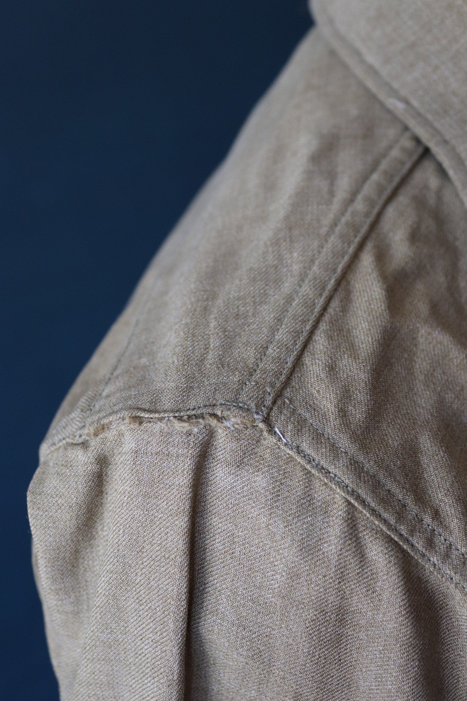 Vintage 1940s 40s WW2 era US Army gas flap wool field utility shirt 40” chest gussets darned