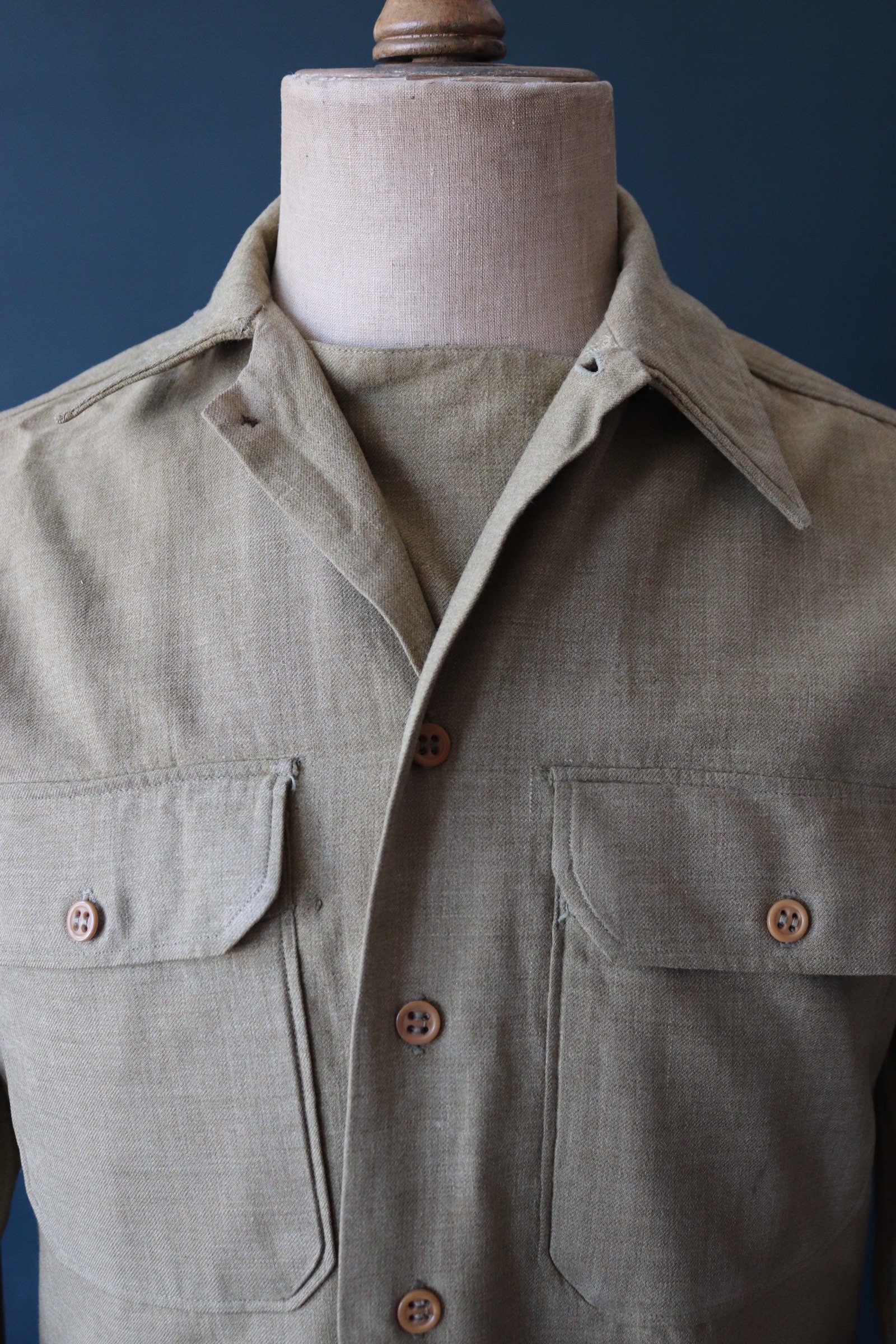 Vintage 1940s 40s WW2 era US Army gas flap wool field utility shirt 40” chest gussets darned