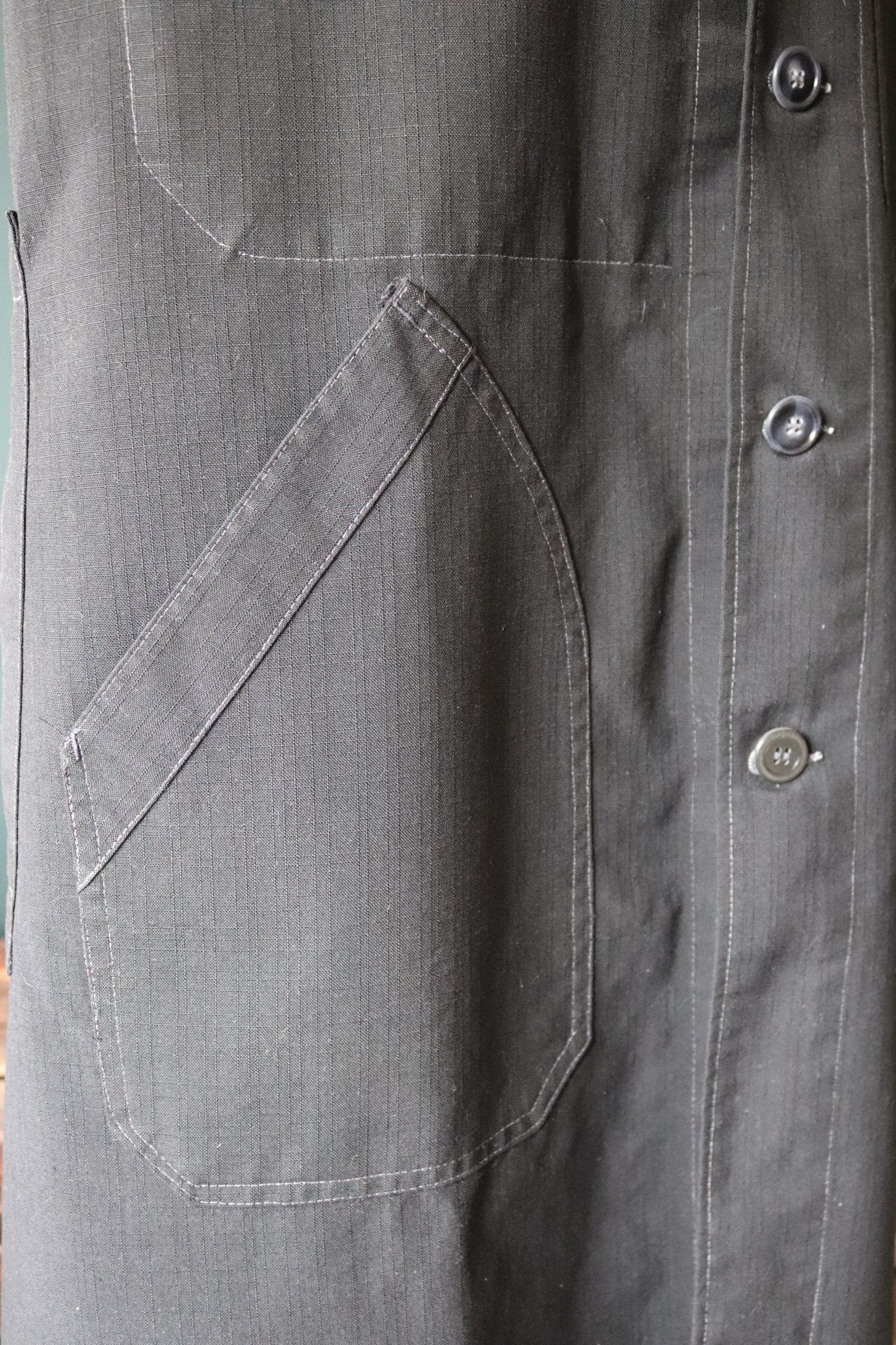 Vintage French workwear jacket - 1950s 60s black chore coat - maquignon - Vetra duster - 46” chest