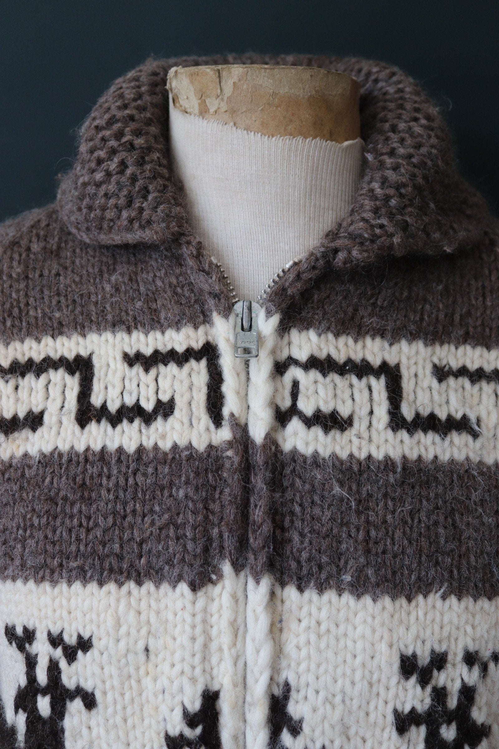 Vintage 1980s 80s 1990s 90s Kanata knitted wool cowichan sweater cardigan jumper knit stag deer cream brown shawl collar 40” chest