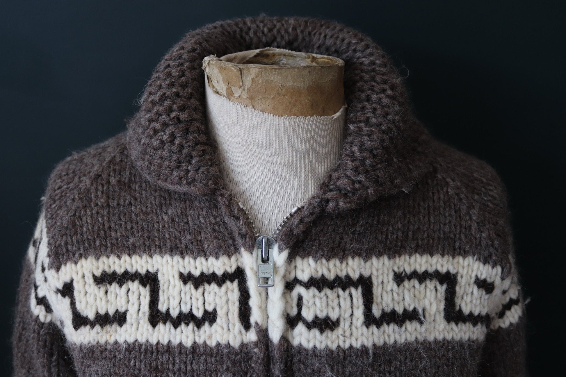 Vintage 1980s 80s 1990s 90s Kanata knitted wool cowichan sweater cardigan jumper knit stag deer cream brown shawl collar 40” chest
