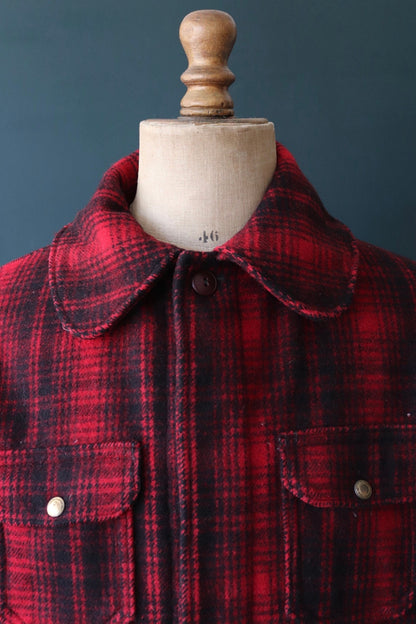 Vintage 1970s 70s red plaid Woolrich buffalo plaid wool hunting mackinaw jacket 46” chest workwear work chore checked logger