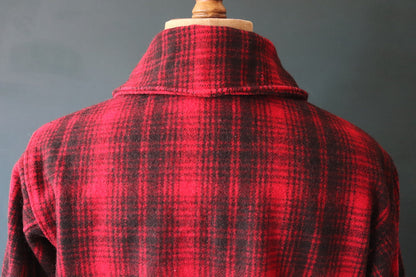 Vintage 1970s 70s red plaid Woolrich buffalo plaid wool hunting mackinaw jacket 46” chest workwear work chore checked logger