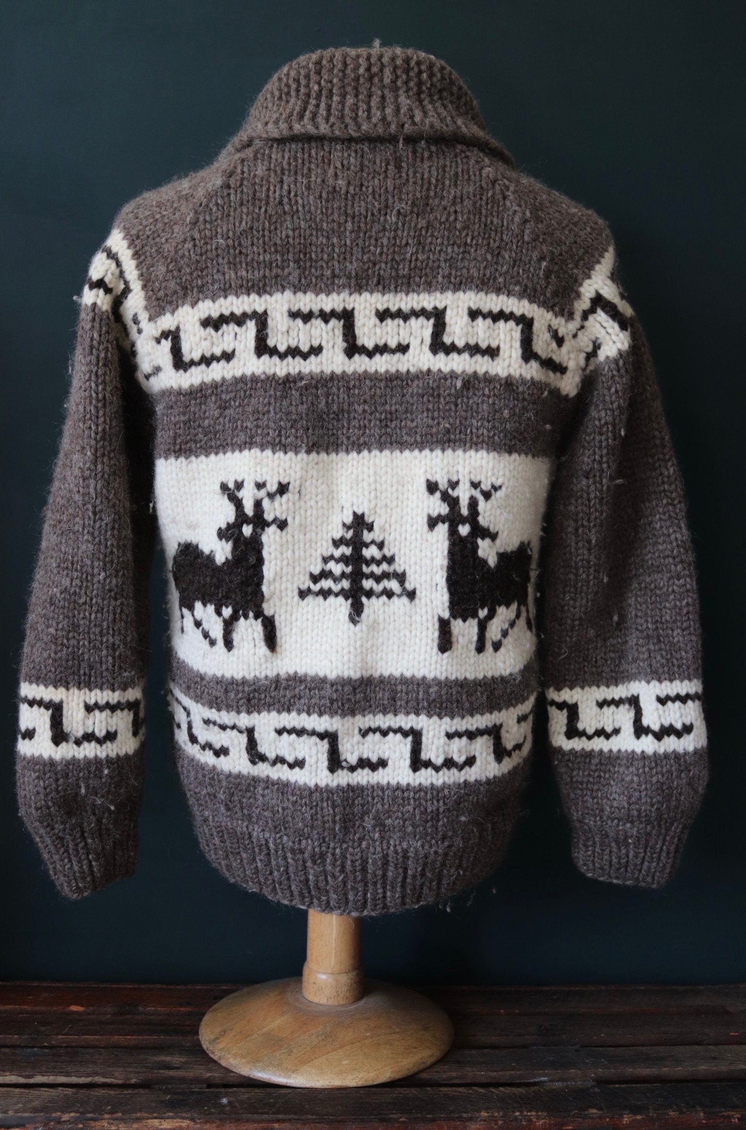 Vintage 1980s 80s 1990s 90s Kanata knitted wool cowichan sweater cardigan jumper knit stag deer cream brown shawl collar 40” chest