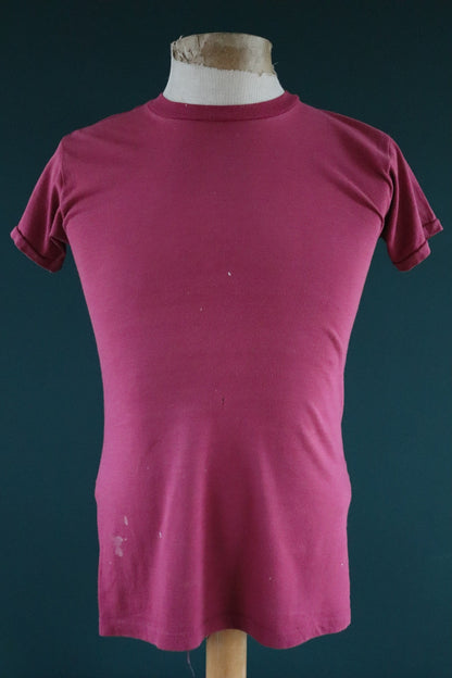 Vintage 1970s 80s t shirt - single stitch tee - plain pink - red burgundy - 34” chest