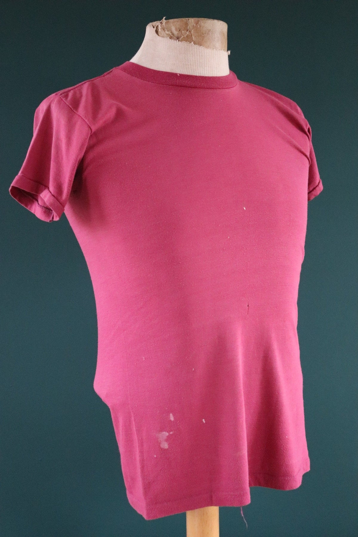 Vintage 1970s t shirt - 1980s single stitch tee - plain pink - red burgundy - 34” chest