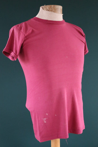 Vintage 1970s t shirt - 1980s single stitch tee - plain pink - red burgundy - 34” chest