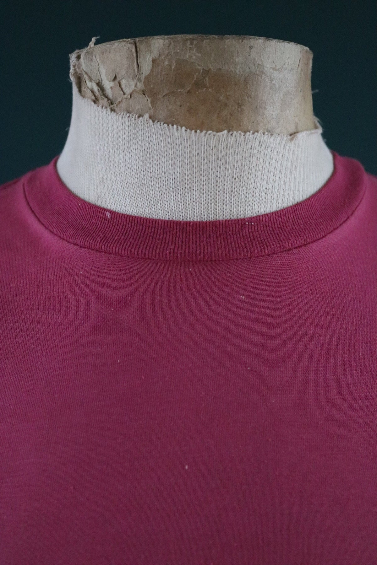 Vintage 1970s t shirt - 1980s single stitch tee - plain pink - red burgundy - 34” chest