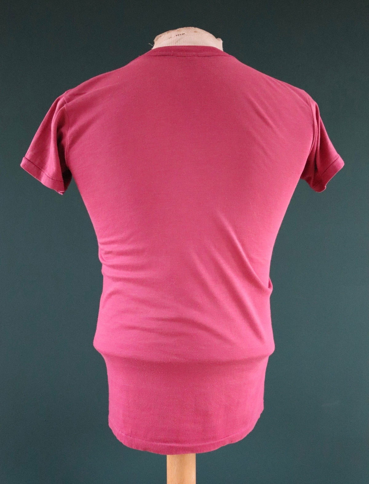 Vintage 1970s t shirt - 1980s single stitch tee - plain pink - red burgundy - 34” chest