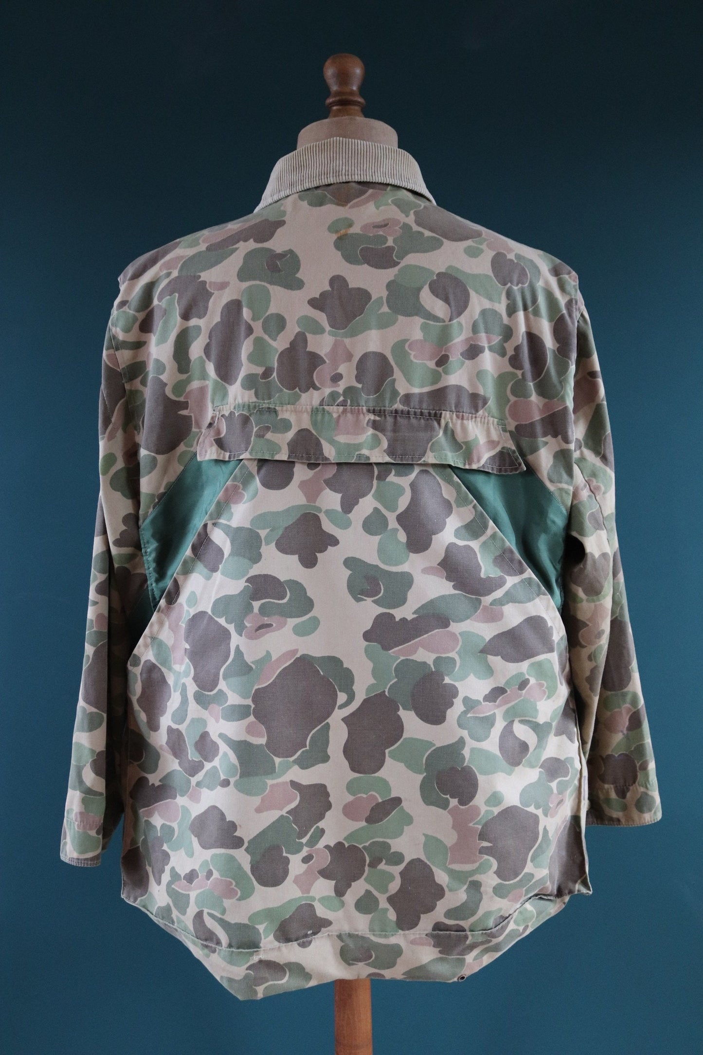 Vintage Eddie Bauer camo forest woodland American hunting jacket duck cotton 54" chest