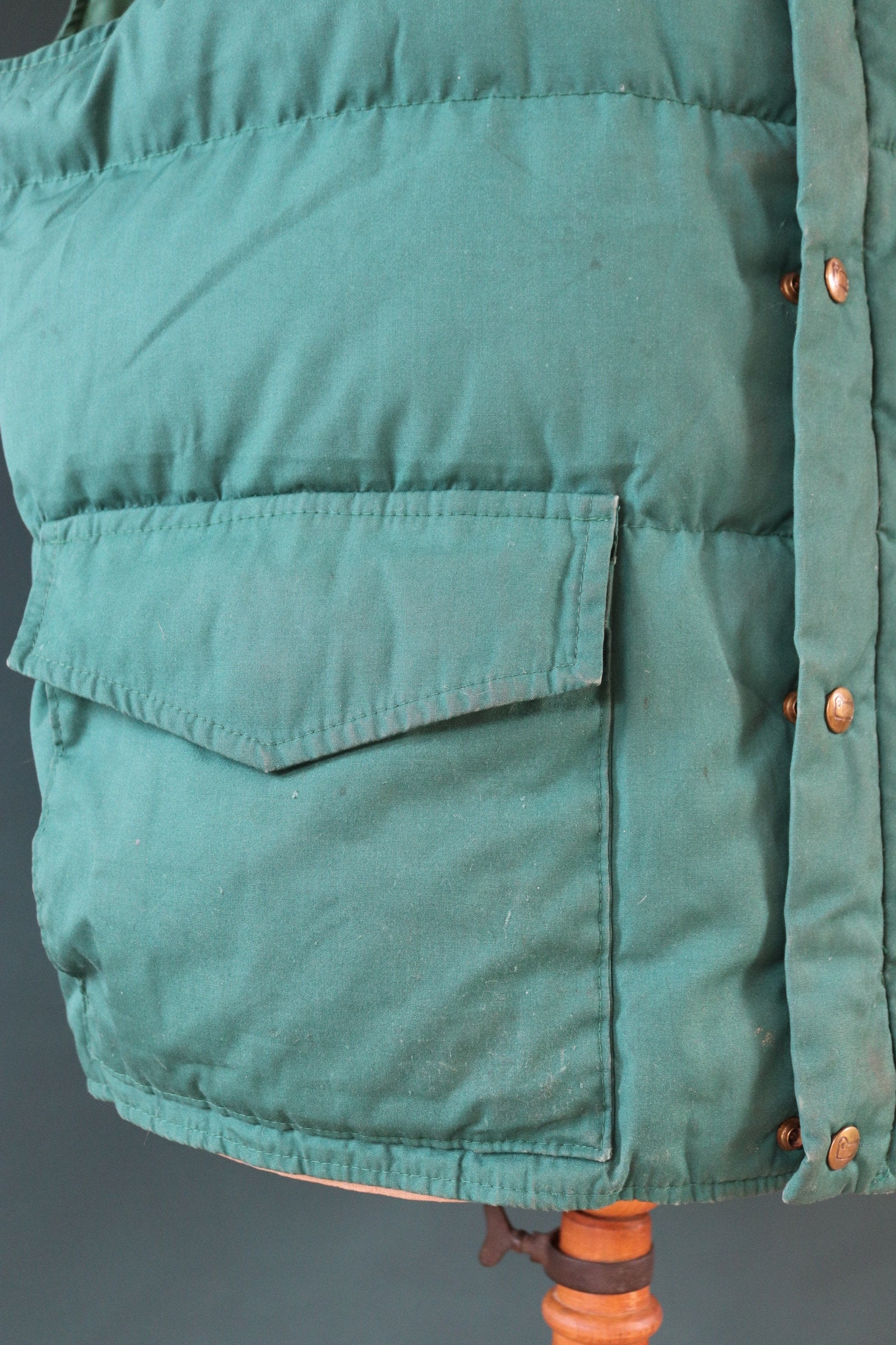 Vintage 1980s 80s green Woolrich padded puffer gilet down feather vest waistcoat trucker windbreaker winter insulated 52" chest