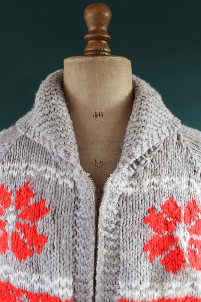 Vintage 1970s 70s hand knitted novelty snowflake thick acrylic cowichan sweater cardigan jumper knit Talon zipper shawl collar 46” chest