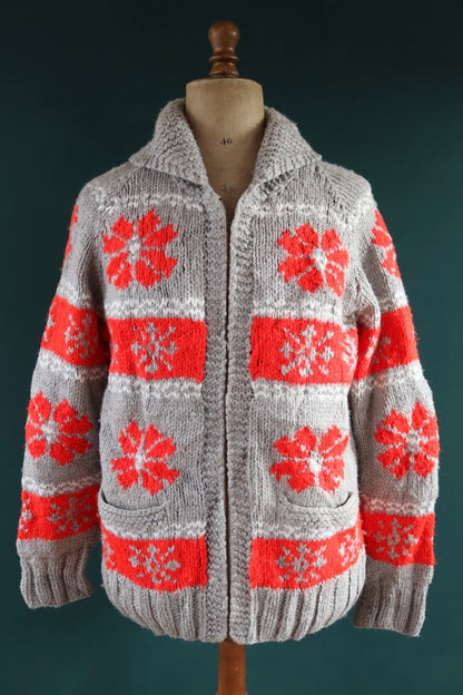 Vintage 1970s 70s hand knitted novelty snowflake thick acrylic cowichan sweater cardigan jumper knit Talon zipper shawl collar 46” chest