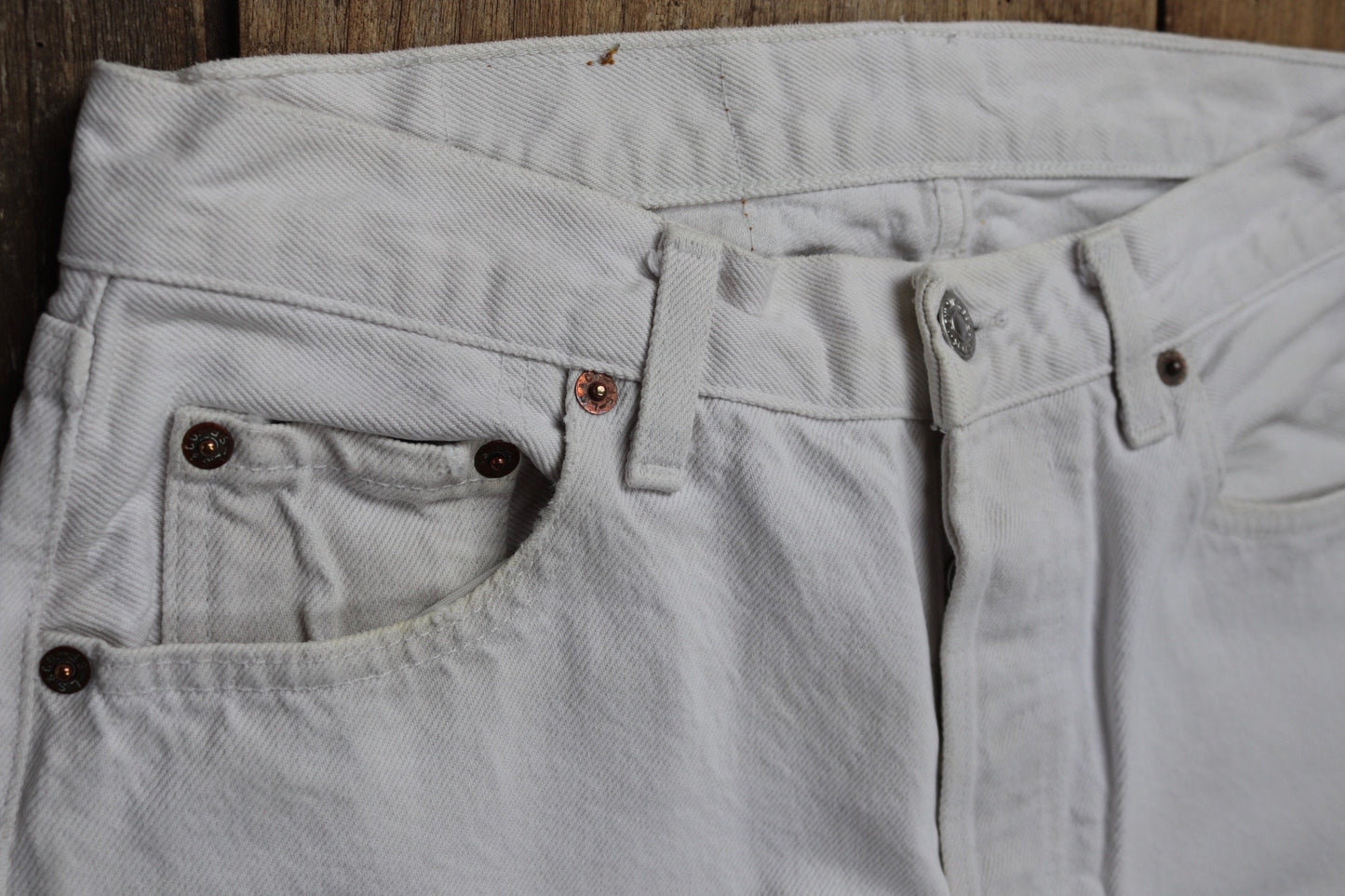 Vintage 1990s 90s Levis 501 Levi Strauss white red tab small e denim jeans button fly 29” x 28” made in France mod