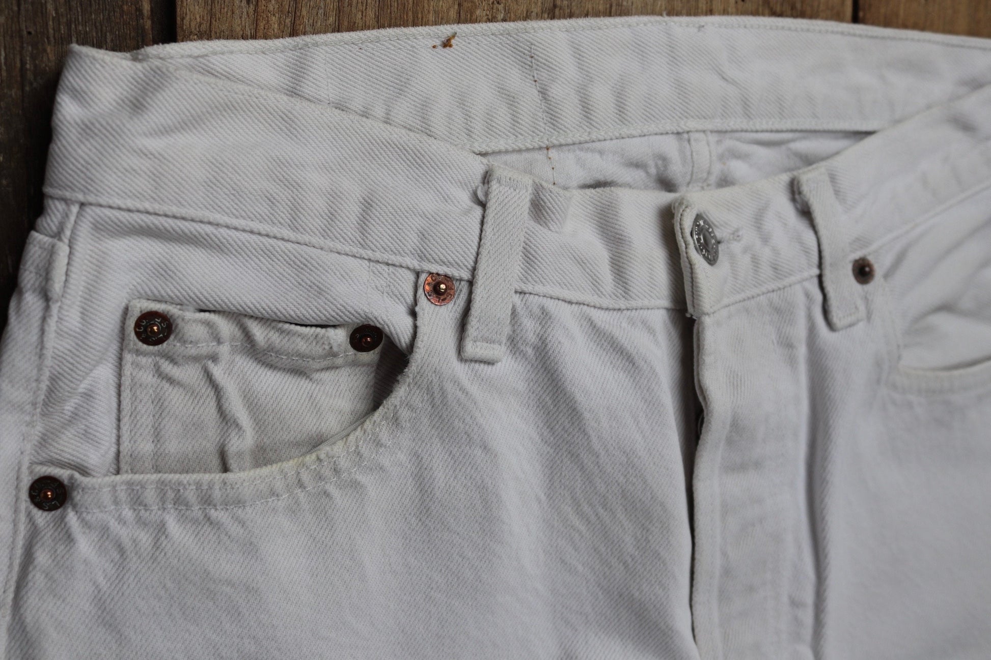 Vintage 1990s 90s Levis 501 Levi Strauss white red tab small e denim jeans button fly 29” x 28” made in France mod