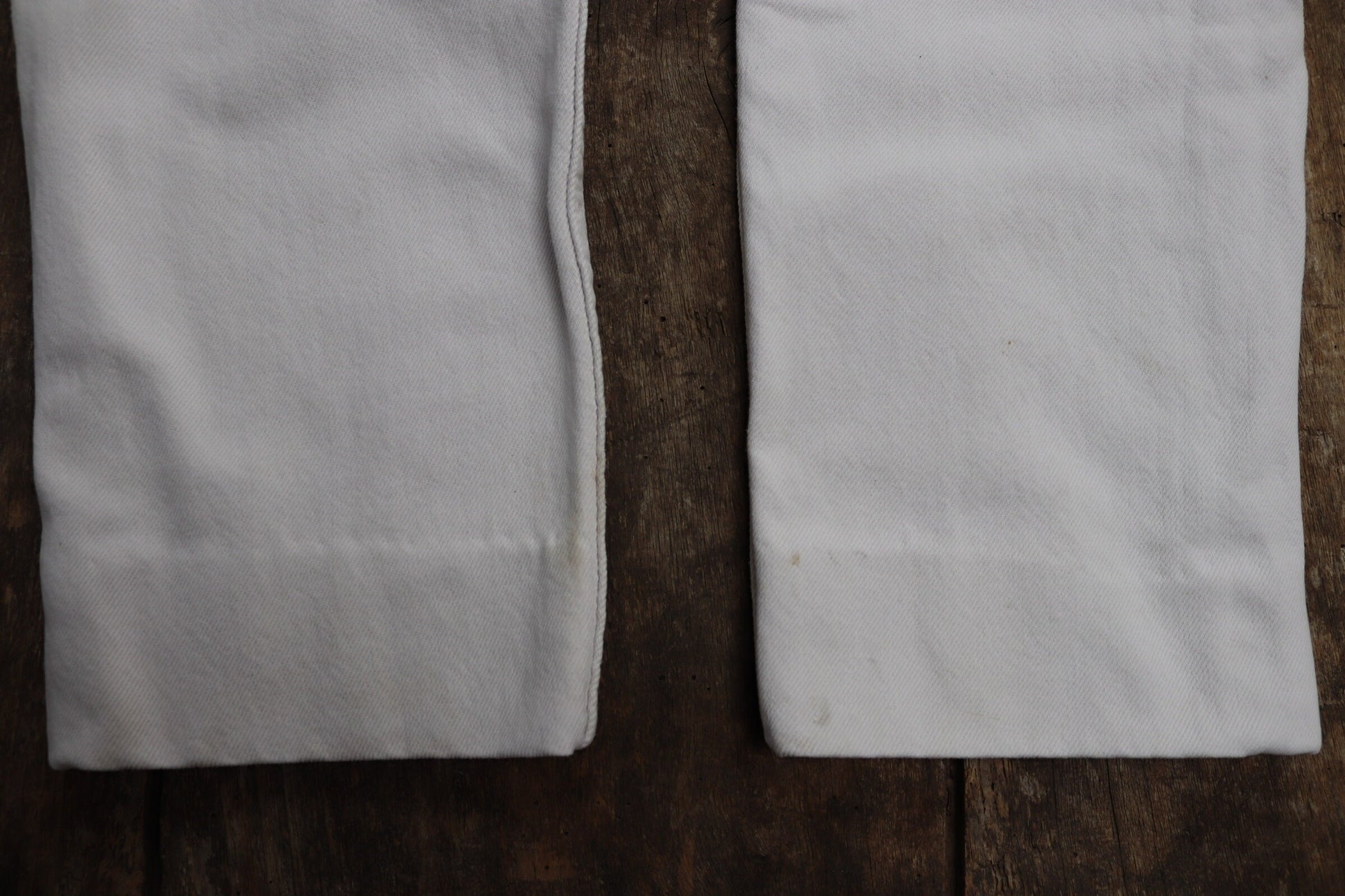 Vintage 1990s 90s Levis 501 Levi Strauss white red tab small e denim jeans button fly 30” x 27” made in France mod