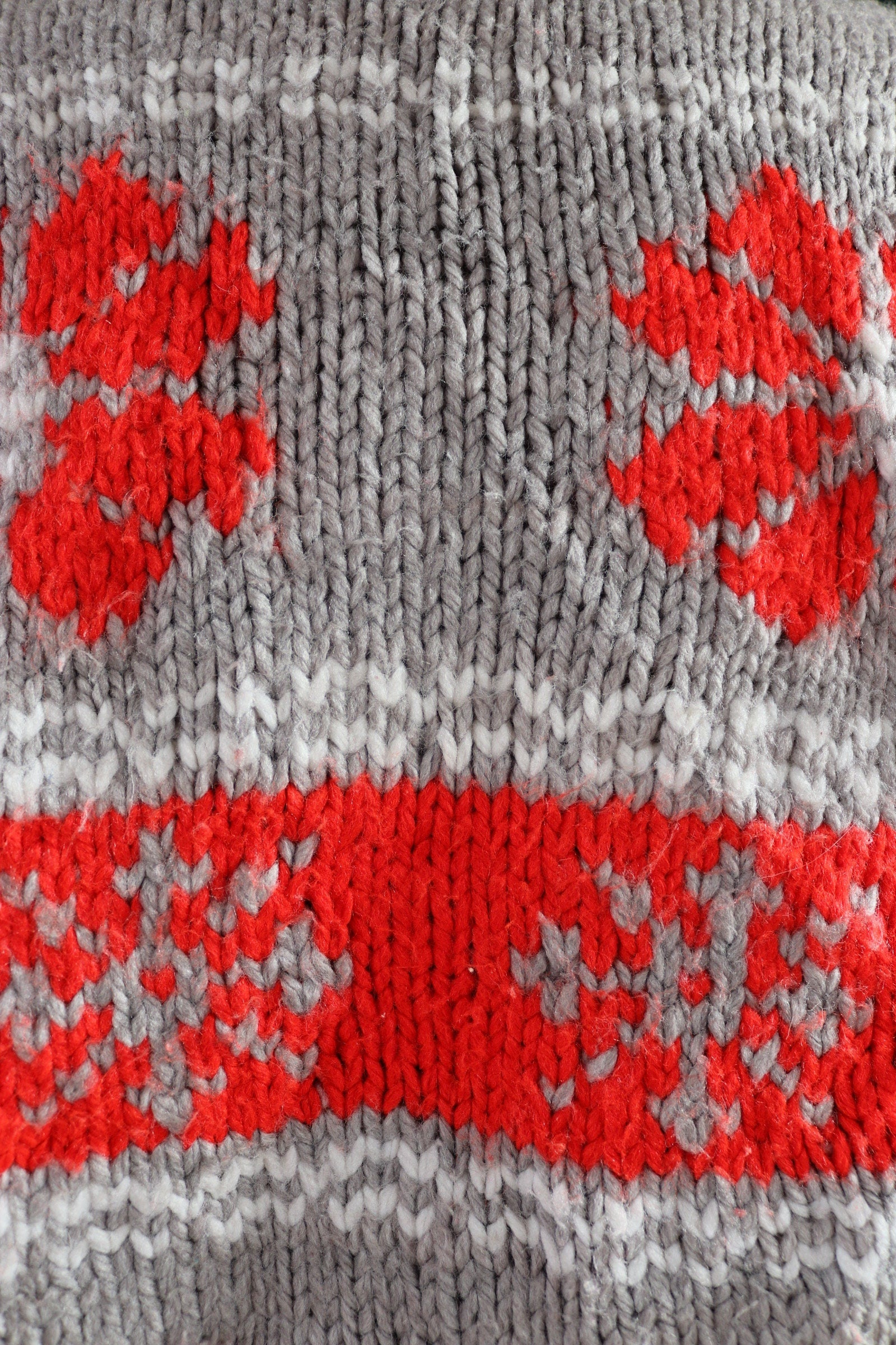 Vintage 1970s 70s hand knitted novelty snowflake thick acrylic cowichan sweater cardigan jumper knit Talon zipper shawl collar 46” chest
