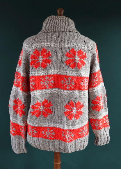 Vintage 1970s 70s hand knitted novelty snowflake thick acrylic cowichan sweater cardigan jumper knit Talon zipper shawl collar 46” chest