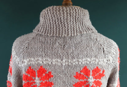 Vintage 1970s 70s hand knitted novelty snowflake thick acrylic cowichan sweater cardigan jumper knit Talon zipper shawl collar 46” chest