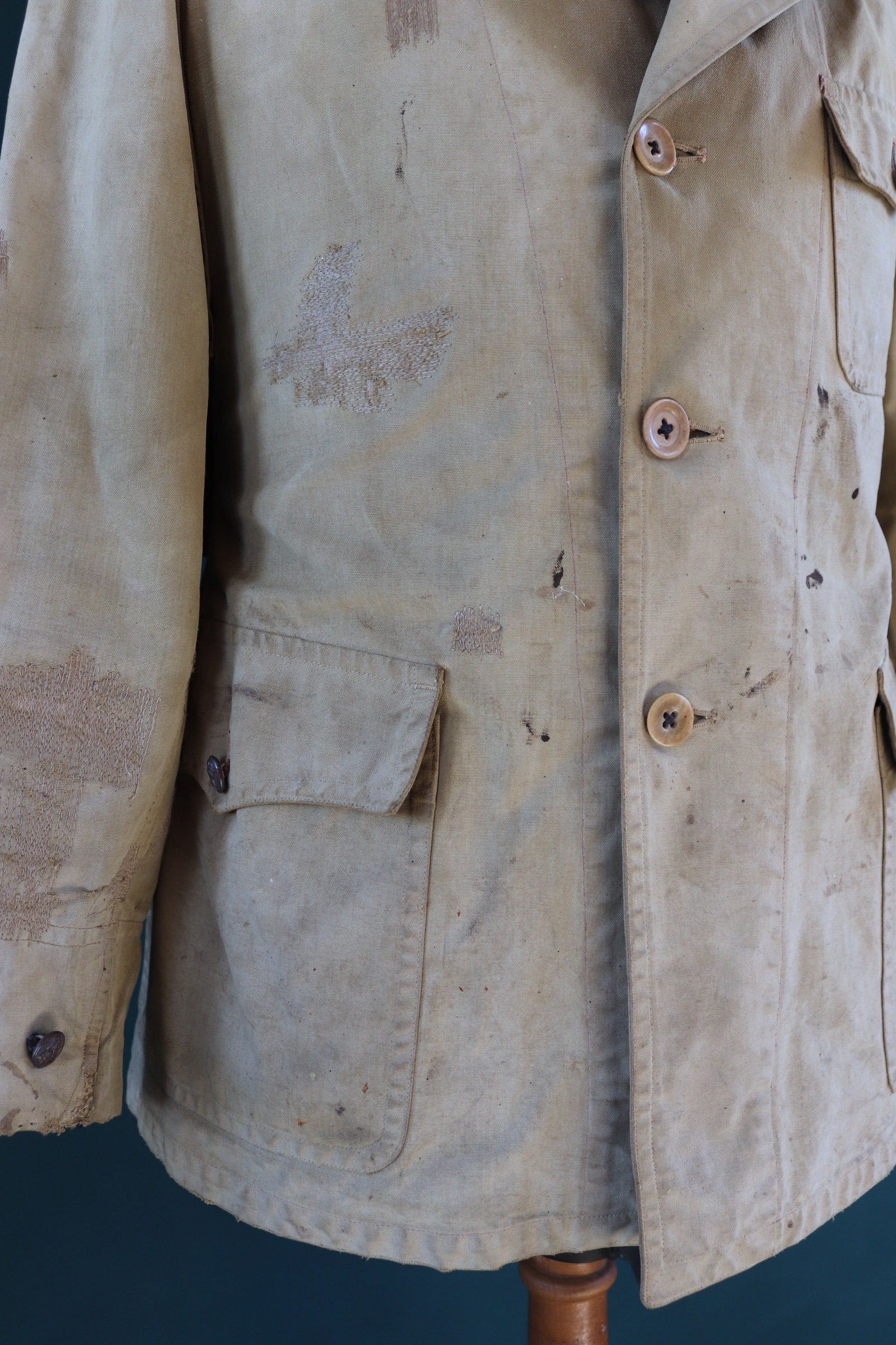 Vintage 1920s French work jacket tan brown cotton hunting shooting workwear chore venery scene buttons 36” chest half belt