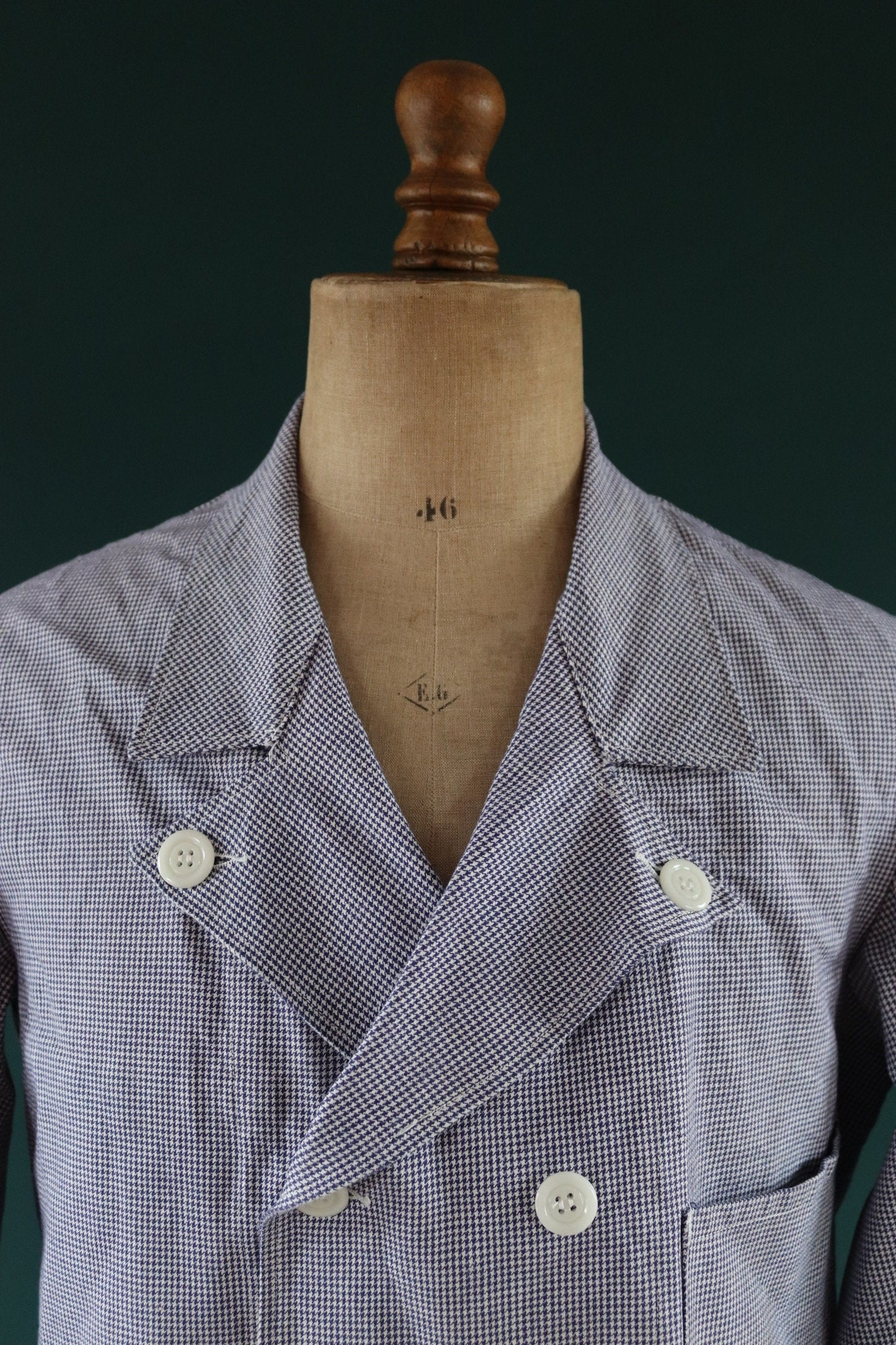 Vintage French work jacket 1960s 1970s puppytooth dogtooth blue white check butchers double breasted workwear chore 44" chest