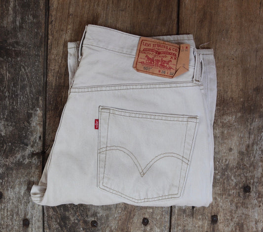 Vintage 2000s 00s Levis 501 Levi Strauss cream pale brown red tab small e denim jeans button fly 35” x 31” mod