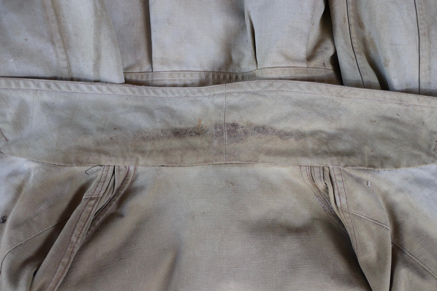 Vintage 1920s French work jacket tan brown cotton hunting shooting workwear chore venery scene buttons 36” chest half belt