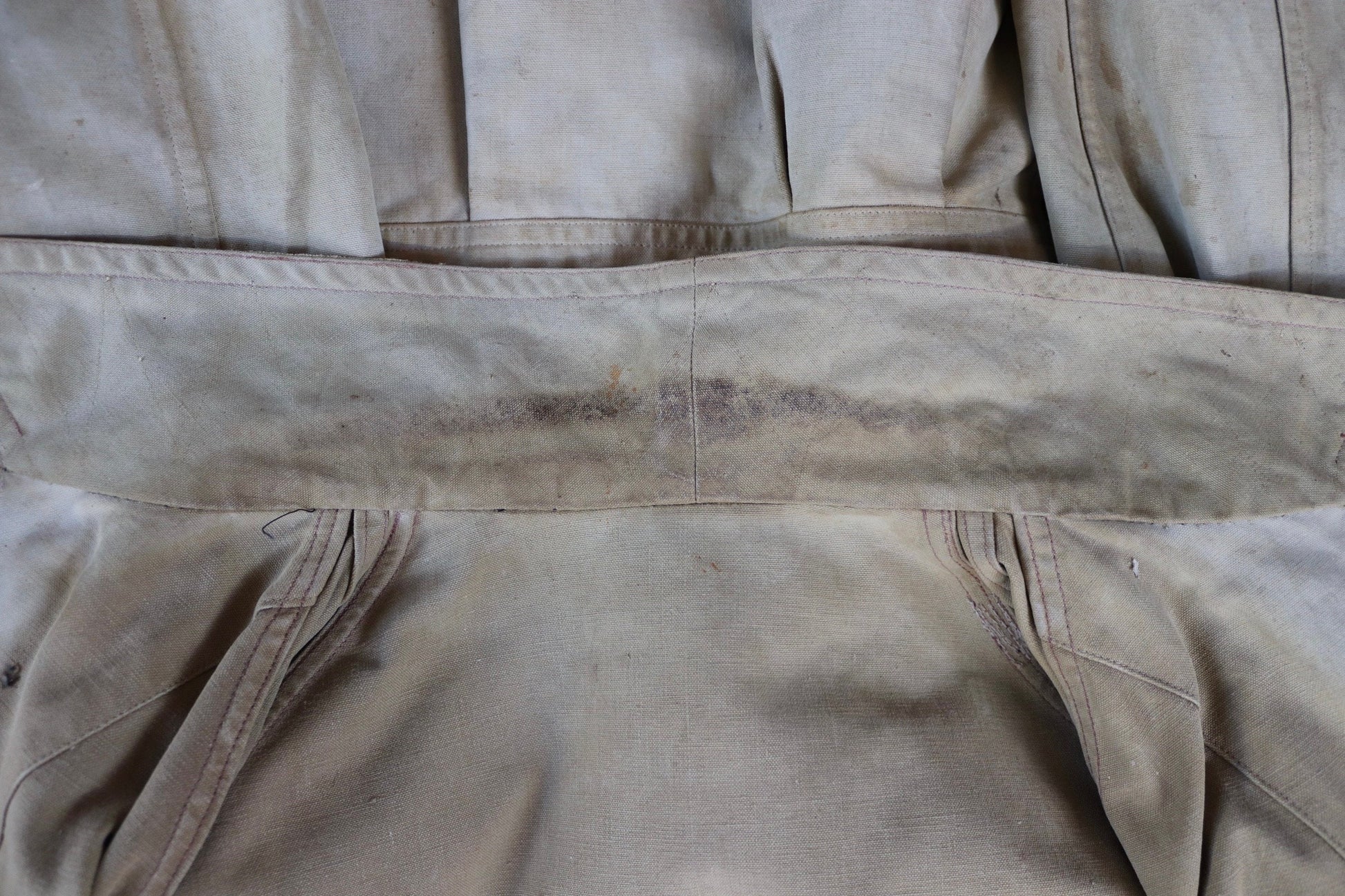 Vintage 1920s French work jacket tan brown cotton hunting shooting workwear chore venery scene buttons 36” chest half belt