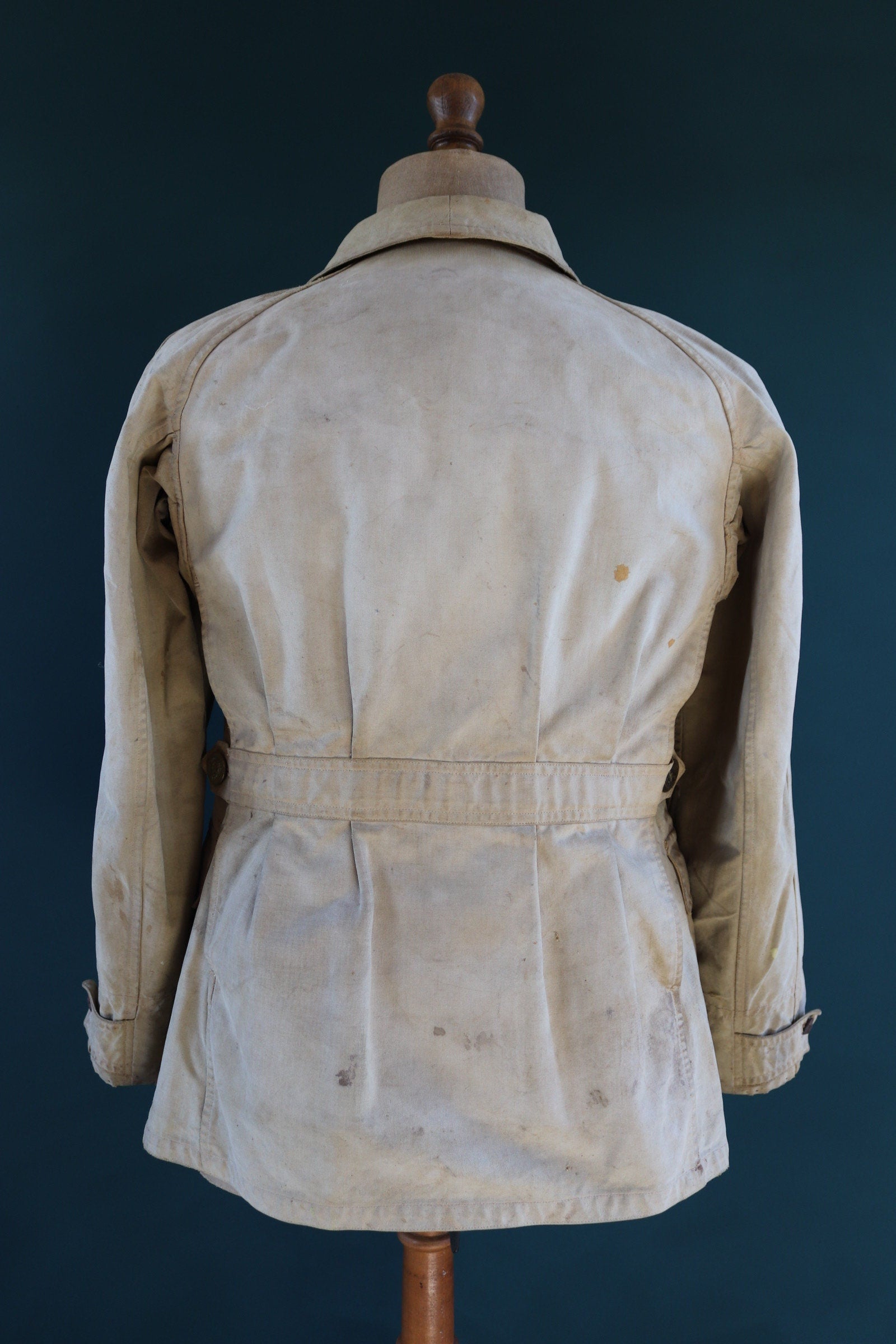 Vintage 1920s French work jacket tan brown cotton hunting shooting workwear chore venery scene buttons 36” chest half belt