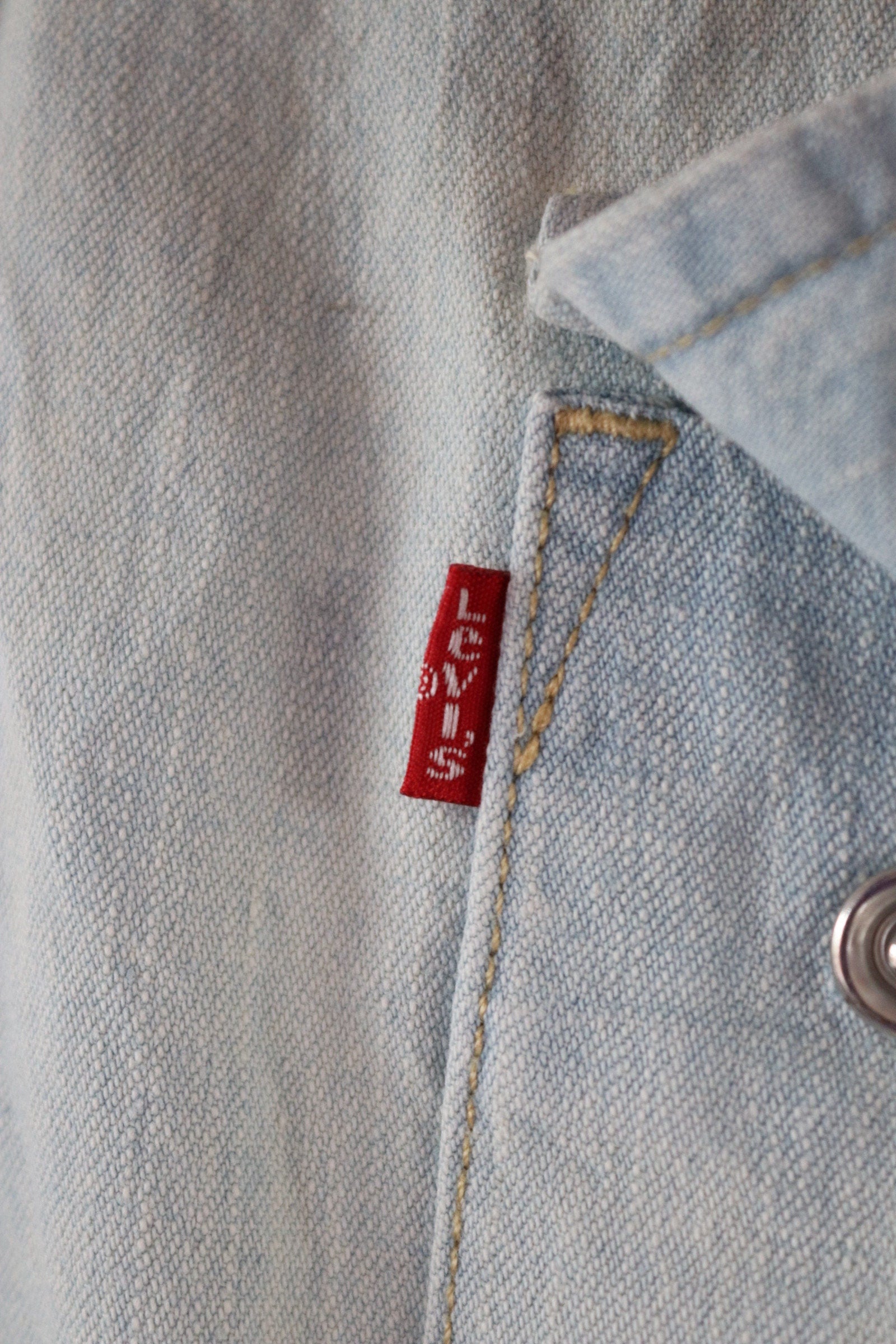 Vintage Levis Levi Strauss pale blue chambray denim shirt cowboy western 44" chest red tab pearl snap saw tooth