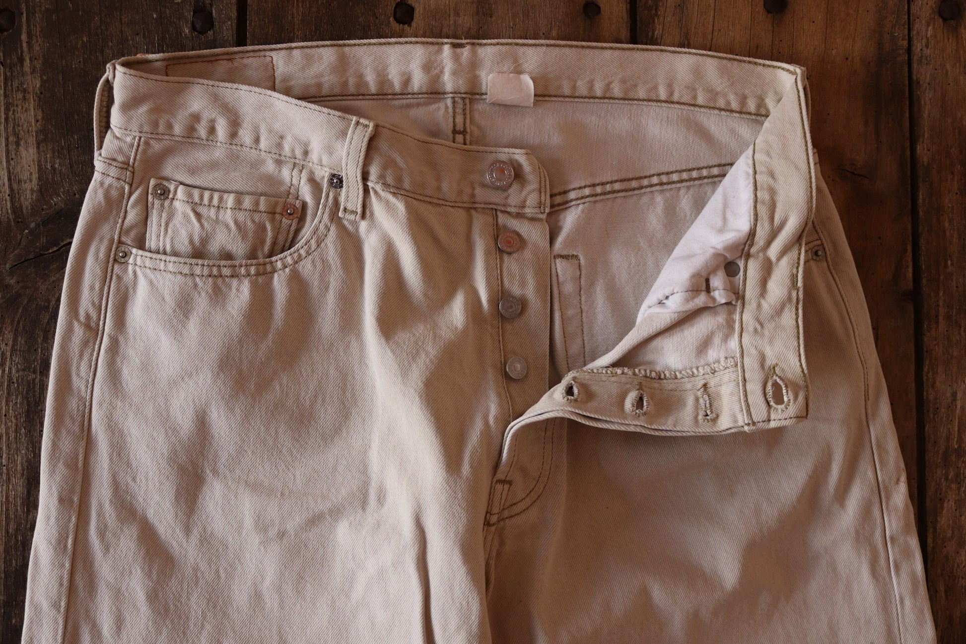 Vintage 2000s 00s Levis 501 Levi Strauss cream pale brown red tab small e denim jeans button fly 35” x 31” mod
