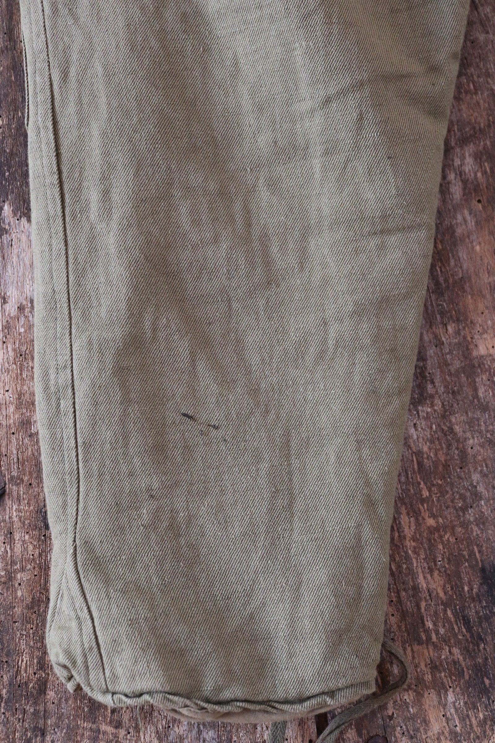 Vintage European green cotton padded insulated military tanker overalls dungarees workwear hunting protective clothing 34” x 28”