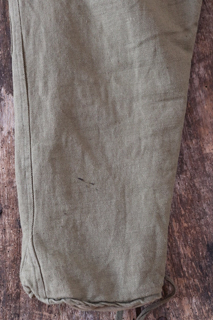 Vintage European green cotton padded insulated military tanker overalls dungarees workwear hunting protective clothing 34” x 28”