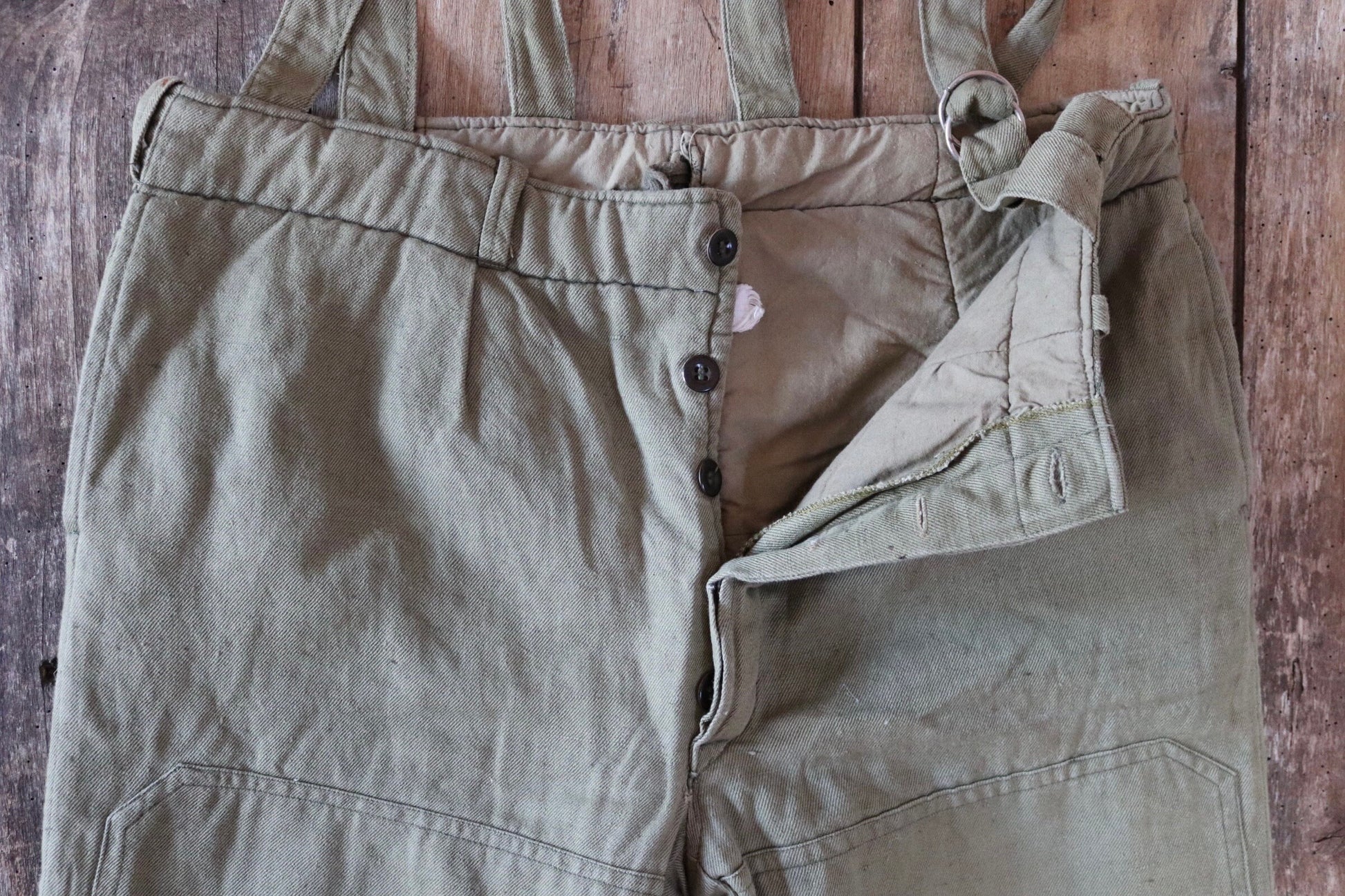 Vintage European green cotton padded insulated military tanker overalls dungarees workwear hunting protective clothing 34” x 28”