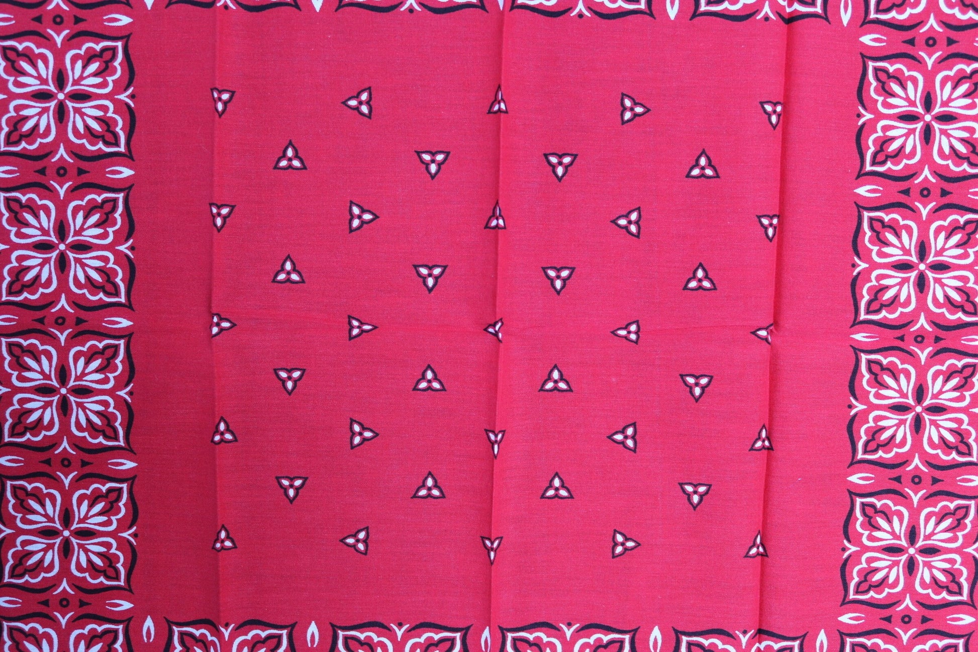 Vintage 1960s 60s turkey red printed bandana pocket square neckerchief 22” x 19” cotton color colour fast workwear RN 14193