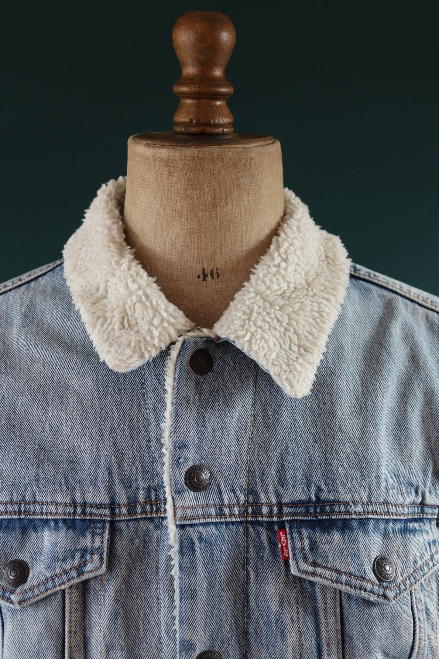 Vintage Levis Levi Strauss shearling sherpa lined mid blue denim trucker jacket red tab big E 47" chest workwear