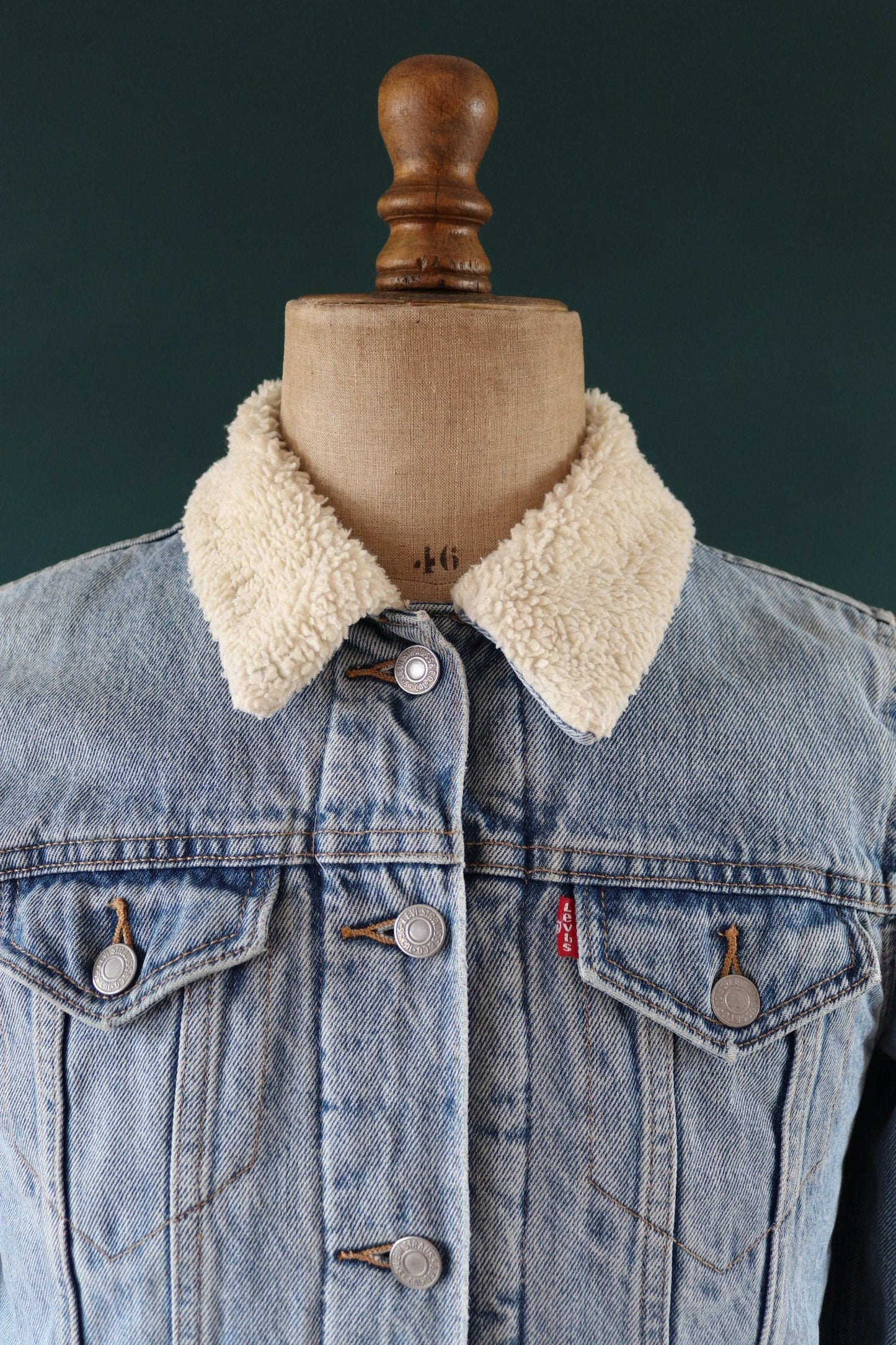 Vintage Levis Levi Strauss shearling sherpa lined mid blue denim trucker jacket red tab small e 38" chest workwear
