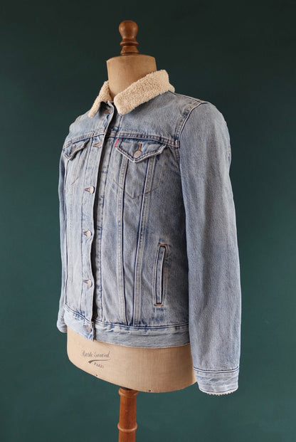 Vintage Levis Levi Strauss shearling sherpa lined mid blue denim trucker jacket red tab small e 38" chest workwear