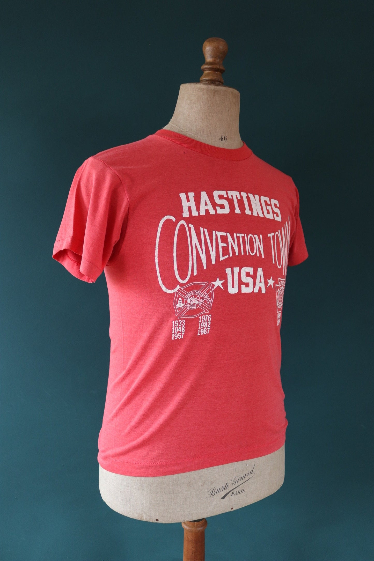 Vintage 1980s 80s faded red 50/50 poly cotton fireman fire service convention firefighter print sports sportswear t shirt 36” chest