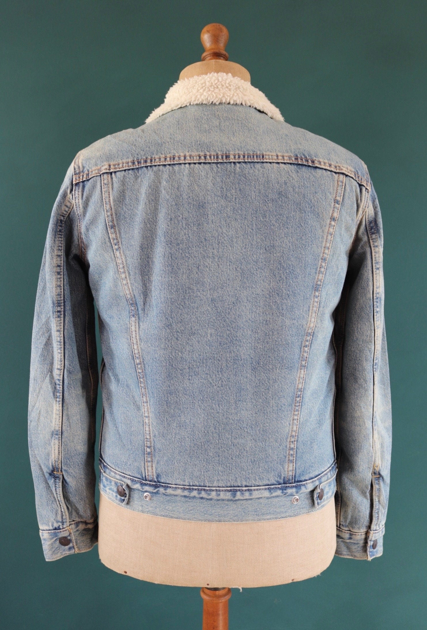 Vintage Levis Levi Strauss shearling sherpa lined mid blue denim trucker jacket red tab small e 40" chest workwear