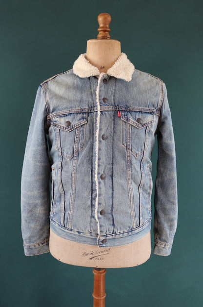 Vintage Levis Levi Strauss shearling sherpa lined mid blue denim trucker jacket red tab small e 40" chest workwear