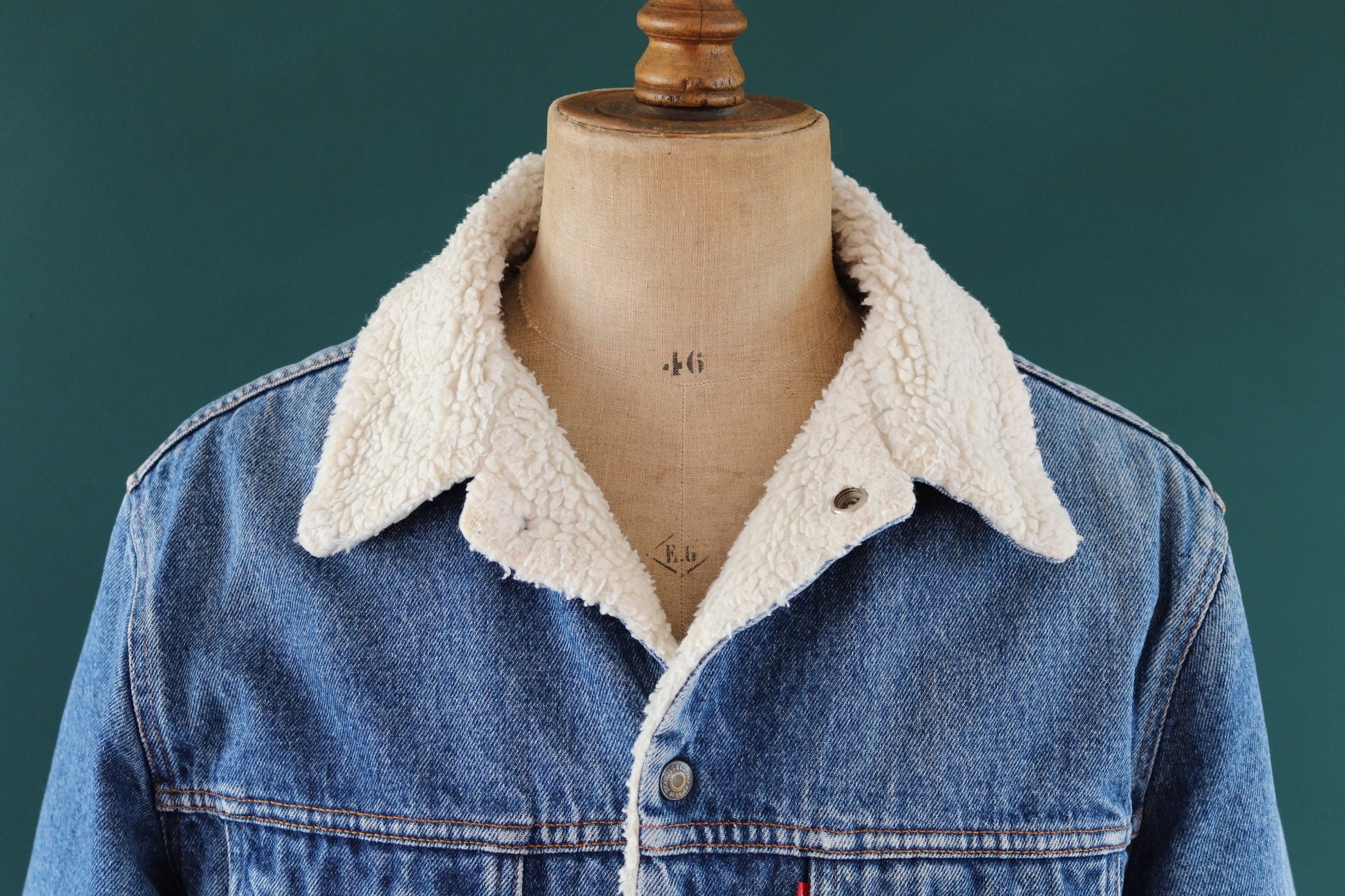 Vintage 1980s 80s Levis Levi Strauss 70608 shearling sherpa lined mid blue denim trucker jacket red tab small e 46" chest workwear