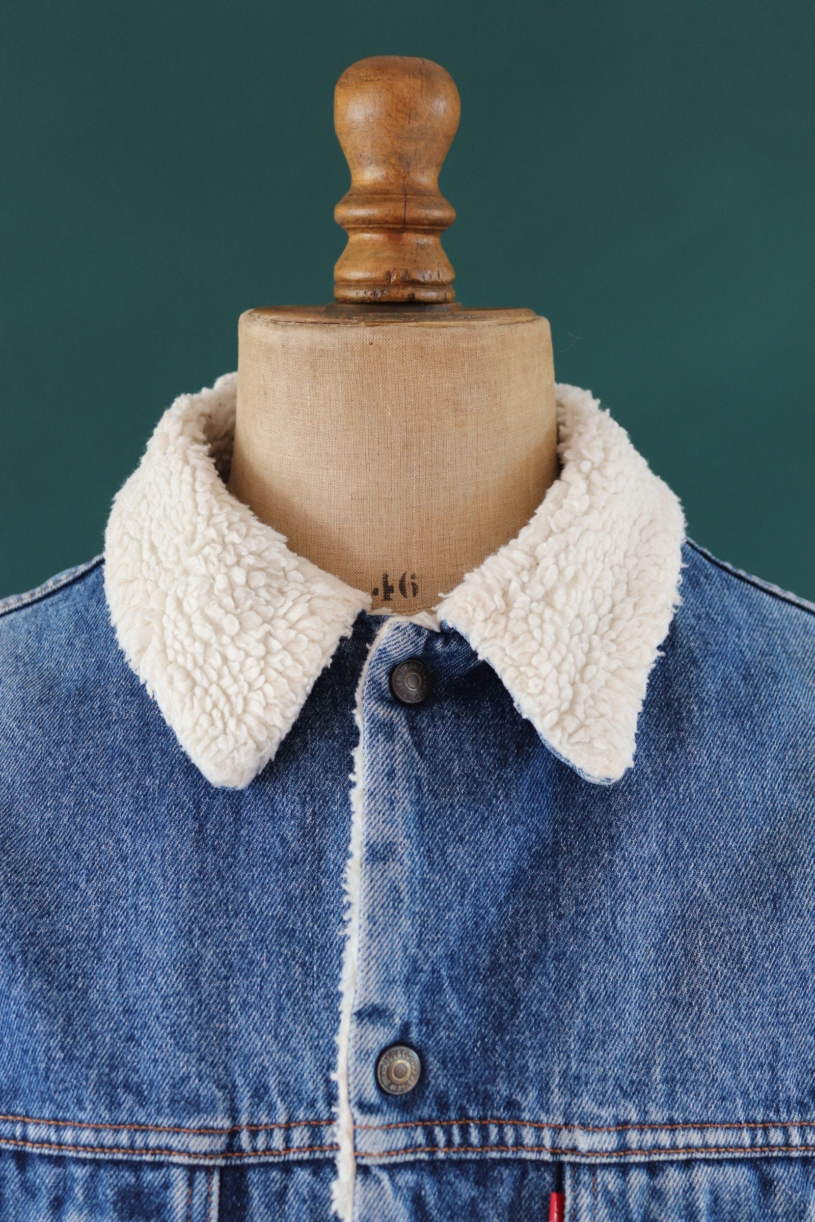 Vintage 1980s 80s Levis Levi Strauss 70608 shearling sherpa lined mid blue denim trucker jacket red tab small e 46" chest workwear