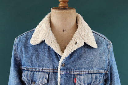 Vintage 1980s Levis denim jacket - shearling sherpa lined - mid blue trucker - red tab small e - 44" chest - workwear