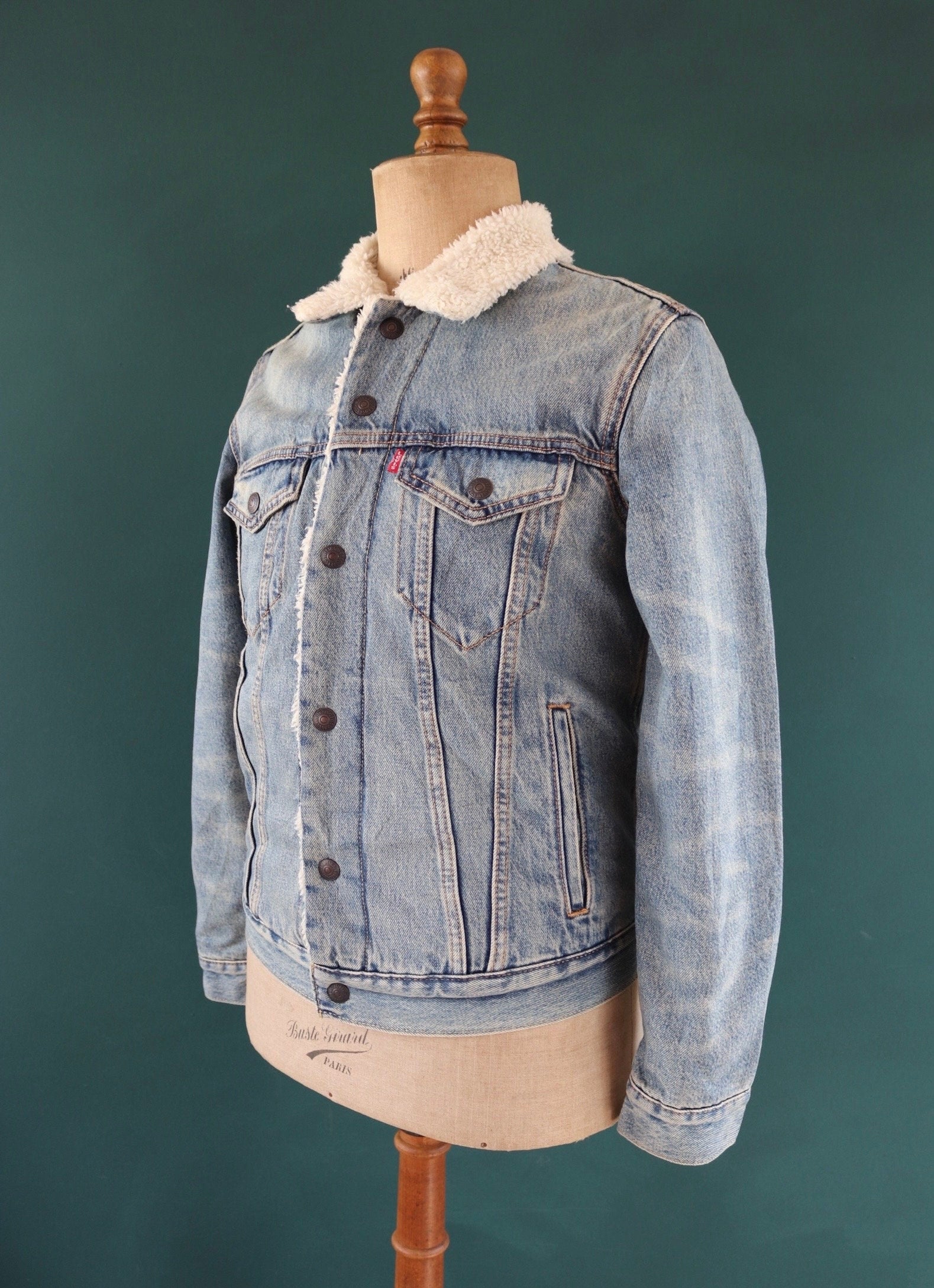 Vintage Levis Levi Strauss shearling sherpa lined mid blue denim trucker jacket red tab small e 40" chest workwear