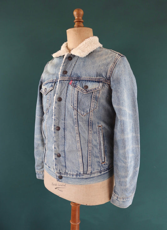 Vintage Levis Levi Strauss shearling sherpa lined mid blue denim trucker jacket red tab small e 40" chest workwear