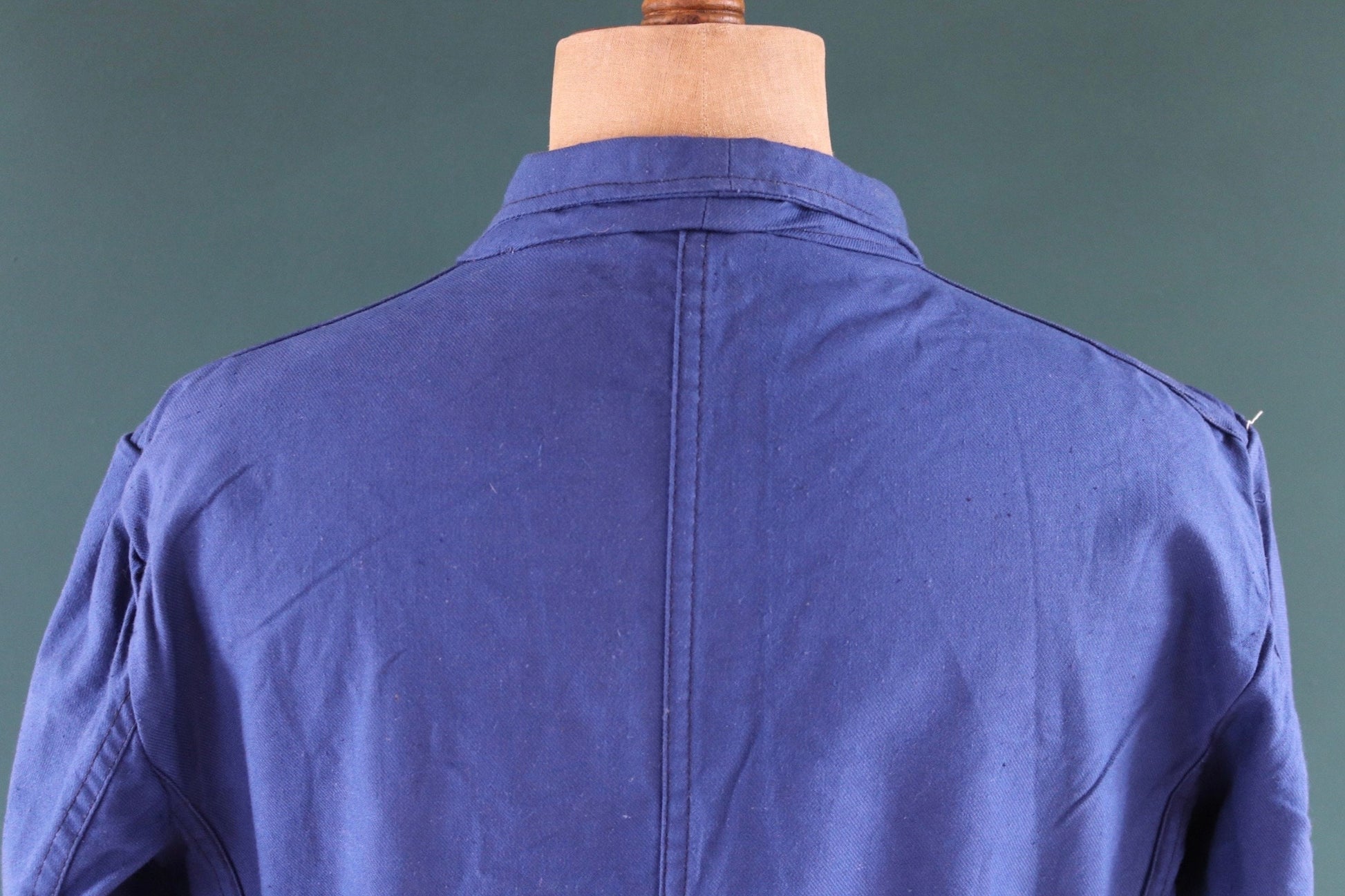 Vintage WW2 work jacket 1940s deadstock Swedish military hospital indigo blue cotton twill workwear chore 47” chest