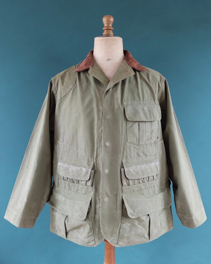 Vintage 1950s hunting jacket - Hinson Bodyguard - khaki green cotton canvas - 50" chest - American workwear