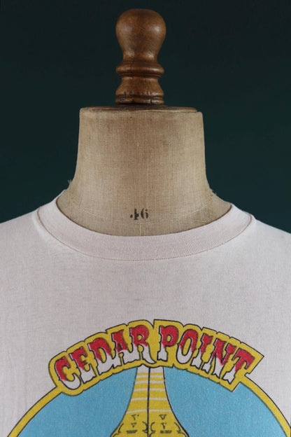 Vintage 1970s 70s cream beige Ziggy Tom Wilson cotton print sports sportswear t shirt 40” chest cartoon character Cedar Point theme park USA