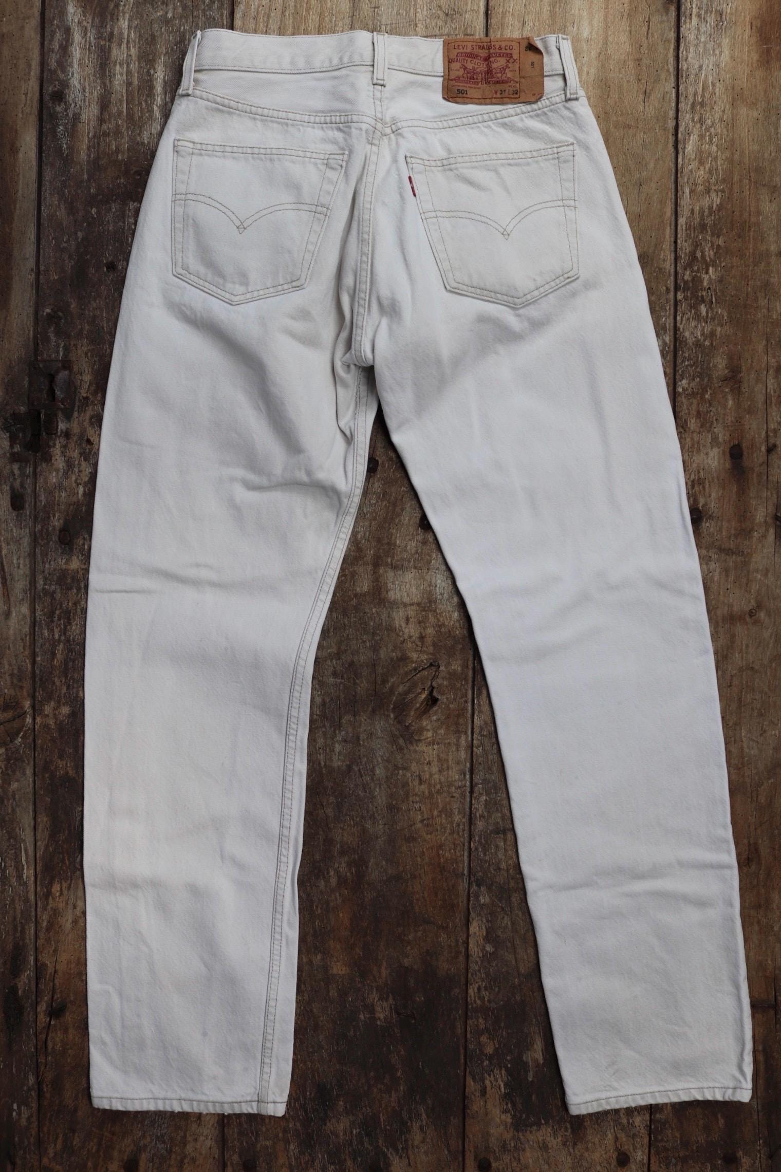 Vintage 2000s 00s Levis 501 Levi Strauss off white ecru red tab small e denim jeans button fly 29” x 31” mod